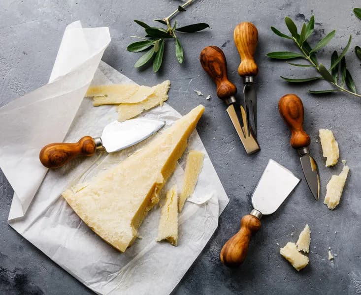 Czy można jeść parmezan w ciąży? Bezpieczne opcje dla przyszłych mam Czy można jeść parmezan w ciąży? Bezpieczne opcje dla przyszłych mam