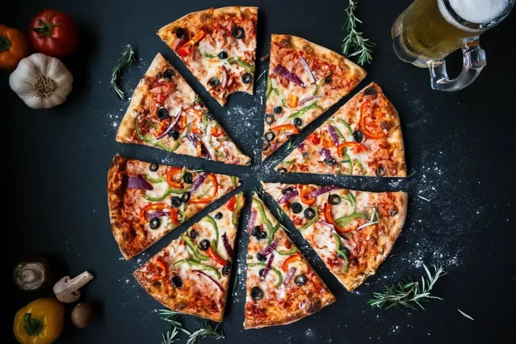 Jakie składniki na pizzę? Odkryj najlepsze połączenia i inspiracje