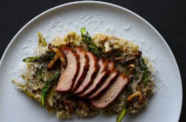 Z czym podawać risotto grzybowe, aby zaskoczyć gości smakiem?