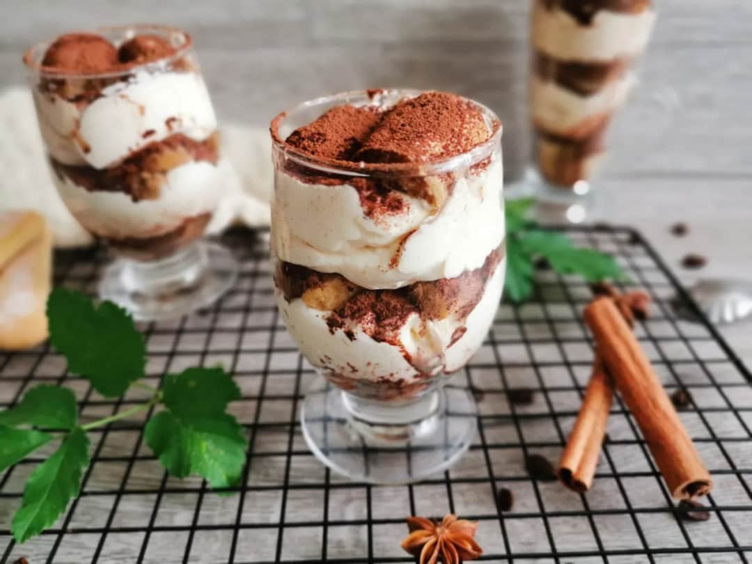 Jak zrobić tiramisu w pucharkach - prosty przepis na pyszny deser