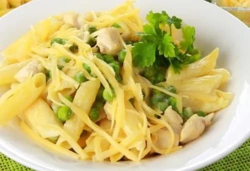 Penne con pollo: szybki przepis na pyszne danie z kurczakiem