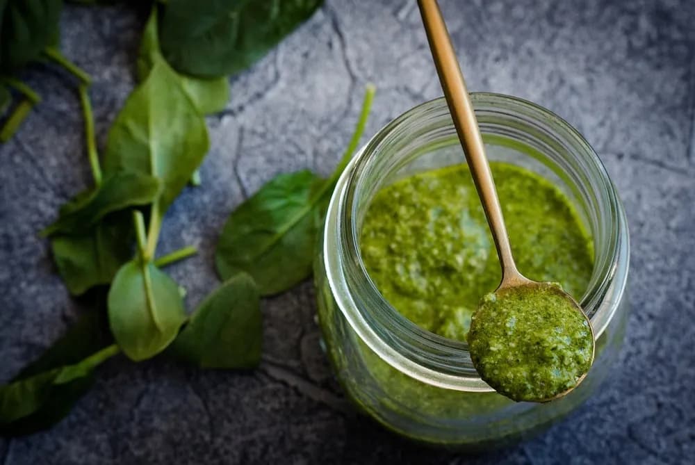 Pesto: Jak jeść? 15+ kreatywnych sposobów (nie tylko makaron!)