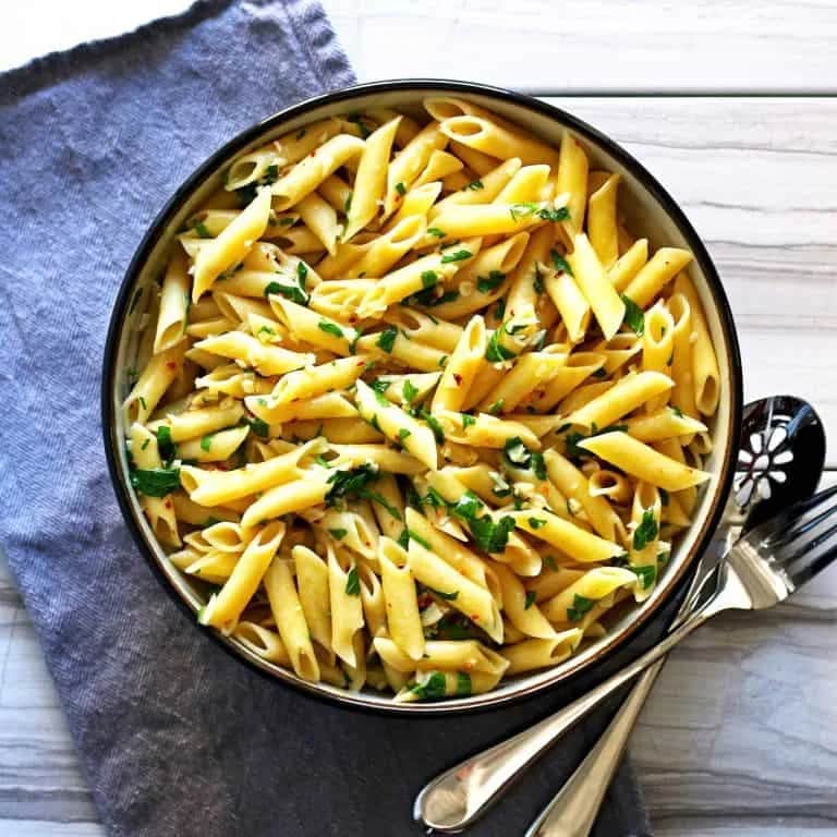 Penne aglio olio – łatwy przepis na pyszne danie z makaronem