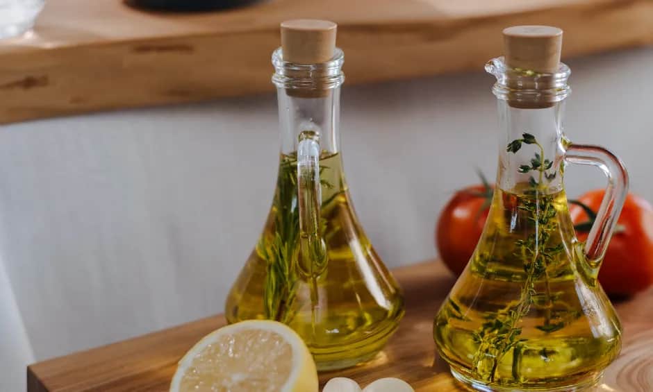 Jak zrobić oliwę czosnkową w prosty sposób, aby wzbogacić smaki