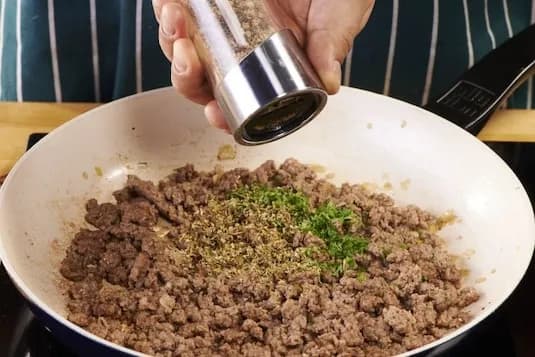 Ile smażyć mięso na spaghetti, aby uzyskać idealny smak i teksturę