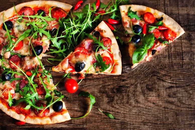 Jak podgrzać pizzę w piekarniku, by nie straciła chrupkości i smaku