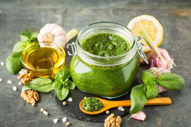Czy pesto można jeść na zimno? Odkryj jego smak i zastosowanie