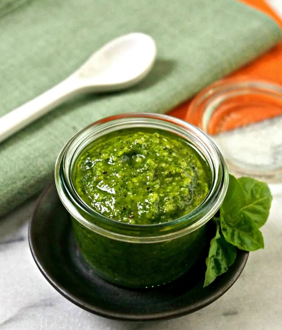 Pesto co to? Odkryj sekrety składników i zastosowań tego sosu