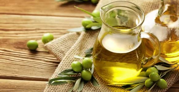 Oliwa z oliwek do czego? Odkryj jej niezwykłe zastosowania w kuchni