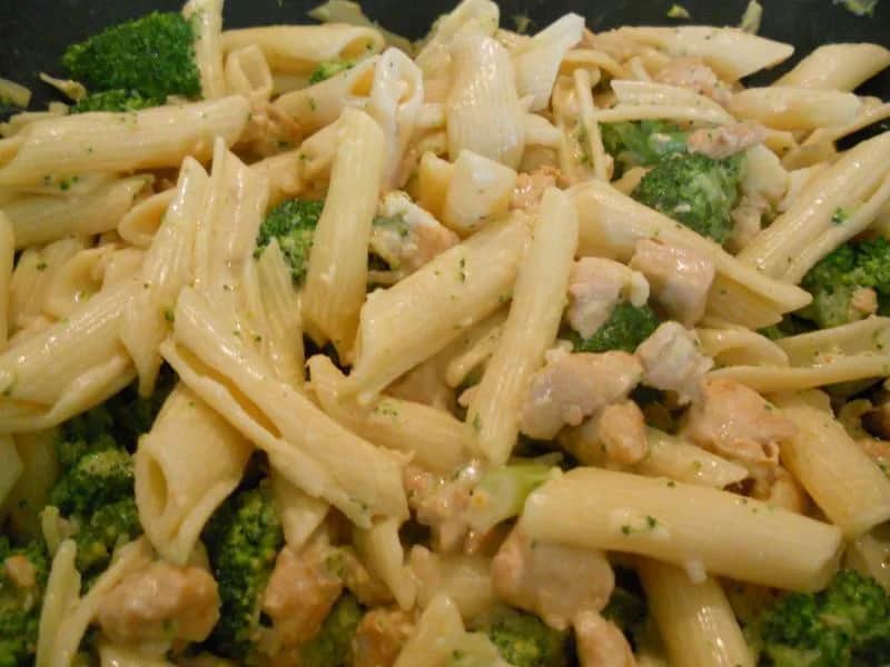 Makaron penne w sosie śmietanowym – szybki przepis na pyszny obiad