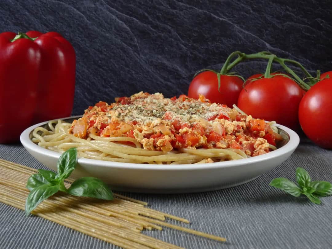 Pyszne spaghetti z tofu wędzonym – łatwy przepis na wegańskie danie