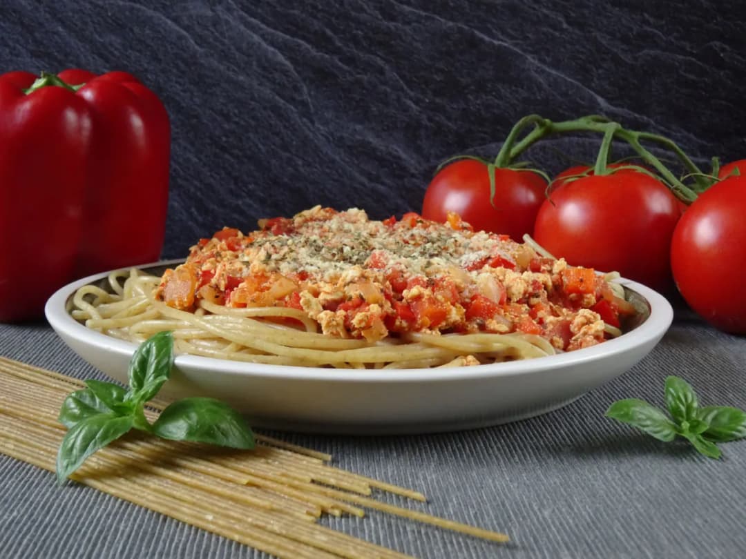 Pyszne spaghetti z tofu wędzonym – łatwy przepis na wegańskie danie