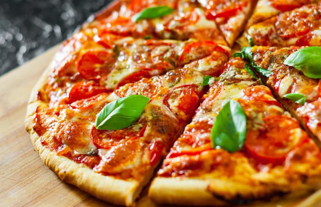 Kto wymyślił pizzę? Fascynująca historia i tajemnice jej powstania