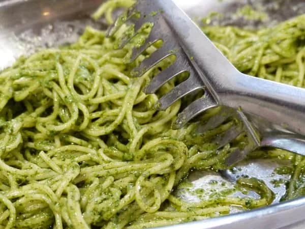 Co można zrobić z pesto? 10 pysznych pomysłów na wykorzystanie pesto