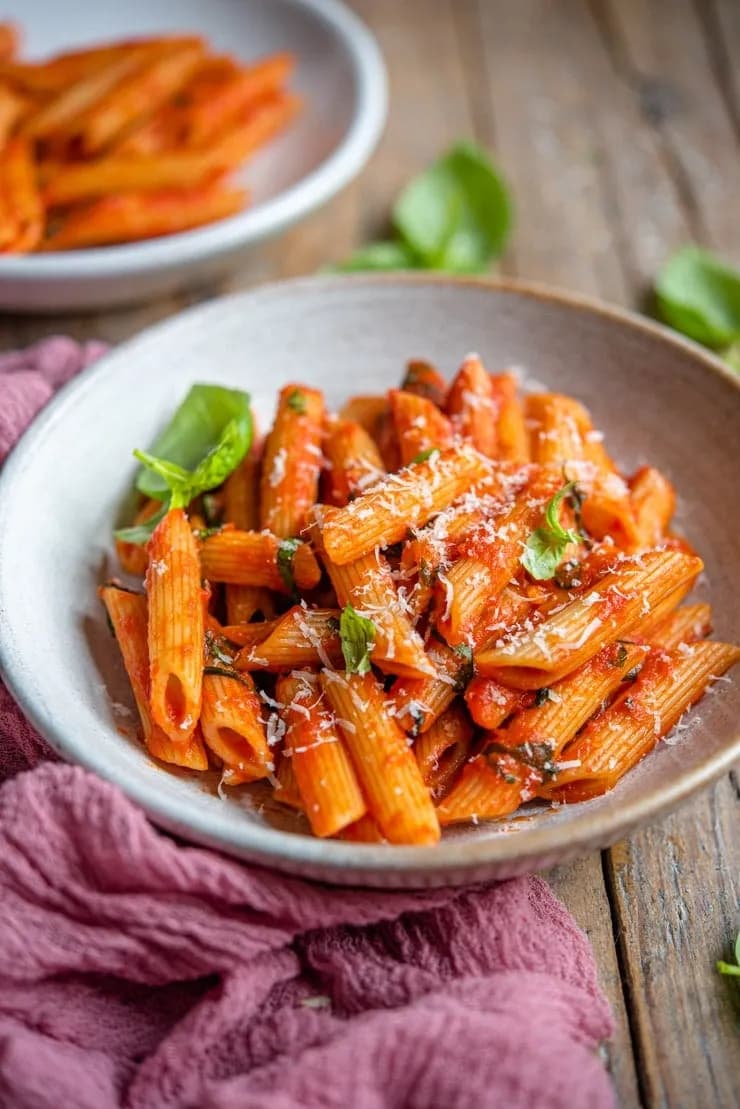 Penne al pomodoro: prosty przepis na idealne danie makaronowe